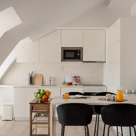 Stylish 2-bedroom In *