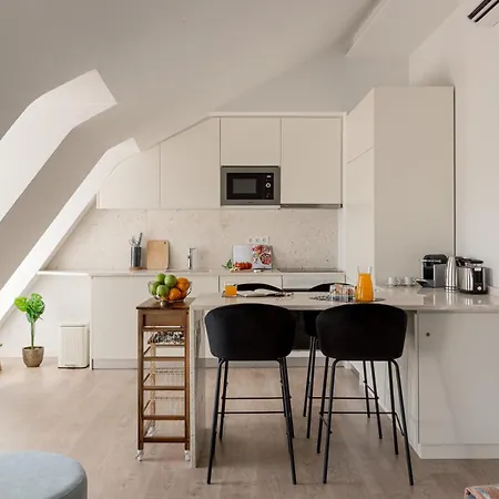 Apartment Stylish 2-bedroom In *